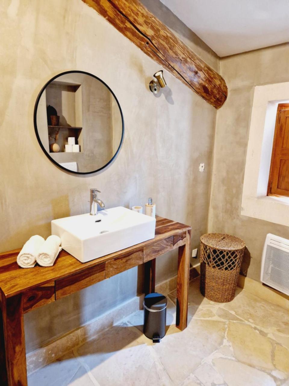 Mas Du Rollier D'hotes Bed & Breakfast *