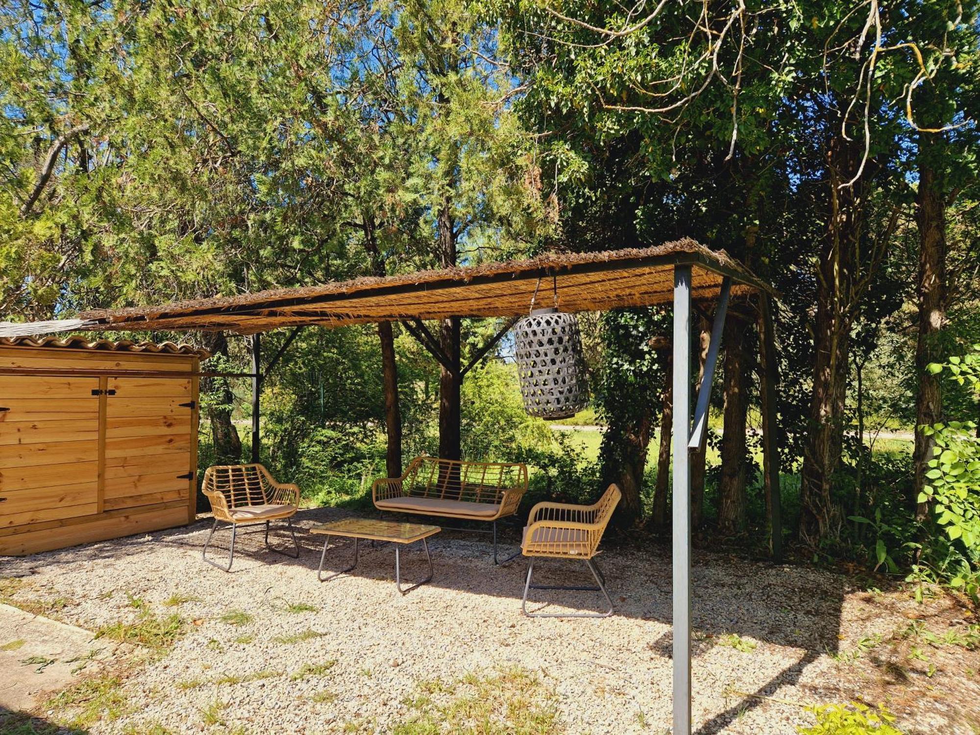 Mas Du Rollier D'hotes Bed & Breakfast Eygalières