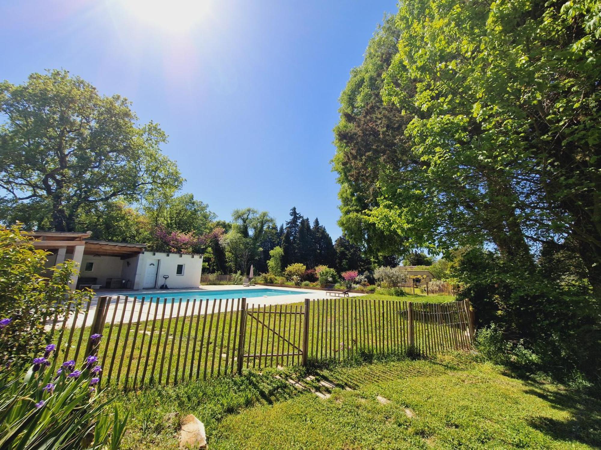Mas Du Rollier D'hotes Bed & Breakfast *
